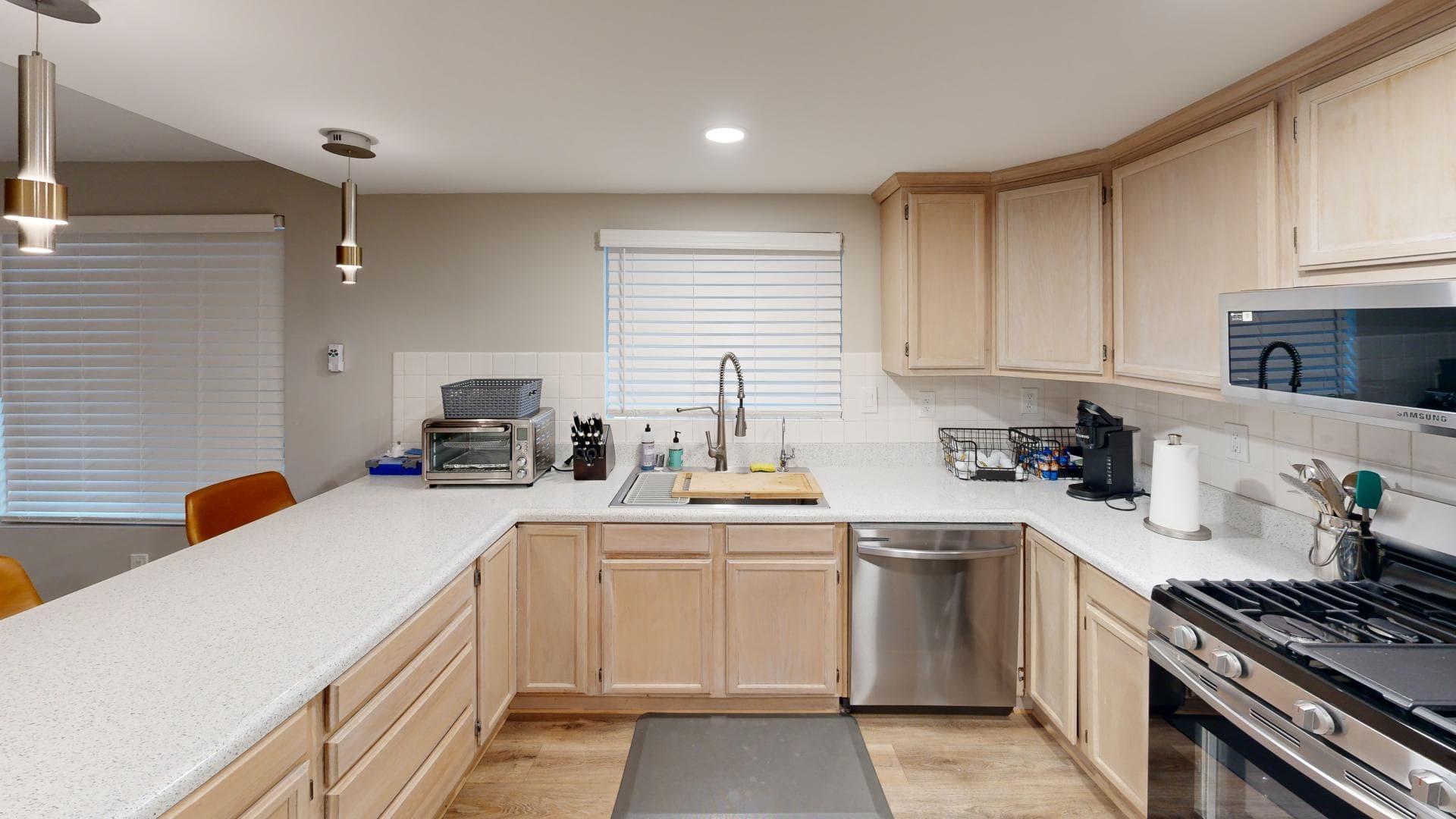 Full kitchen
